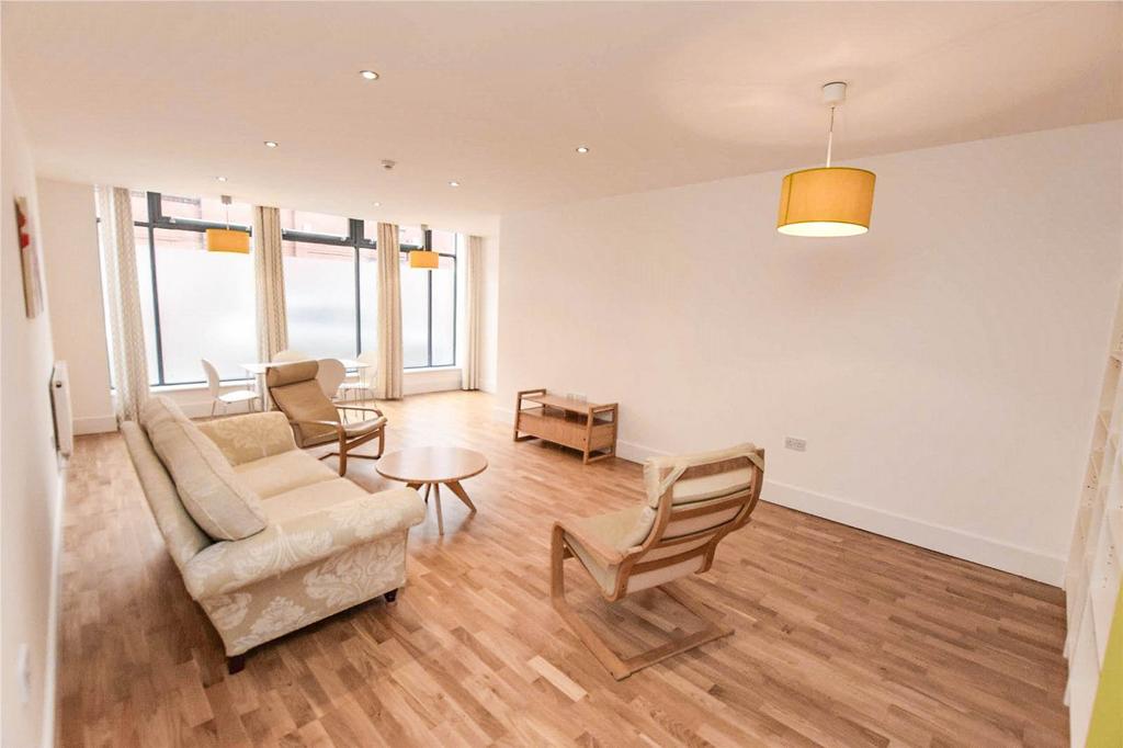 Grafton Street, Altrincham, Greater... 1 bed flat to rent £935 pcm (£