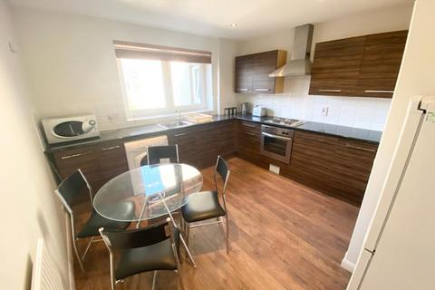 3 bedroom flat to rent, Claremont Gardens, First Floor, AB10