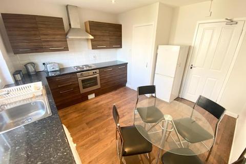 3 bedroom flat to rent, Claremont Gardens, First Floor, AB10