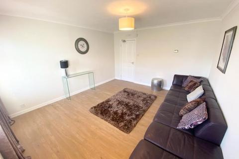 3 bedroom flat to rent, Claremont Gardens, First Floor, AB10