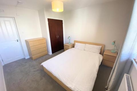 3 bedroom flat to rent, Claremont Gardens, First Floor, AB10