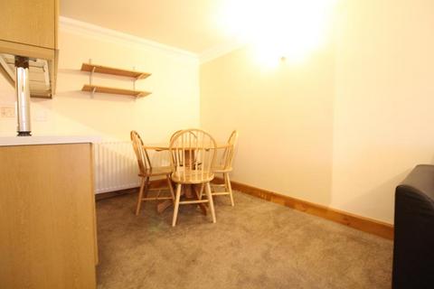 2 bedroom flat to rent, North Deeside Road, Bieldside, AB15