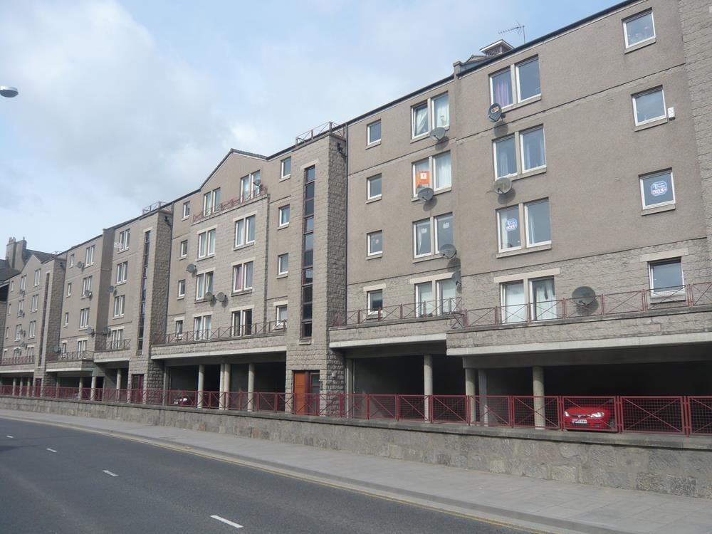 71 Virginia Street − Exterior