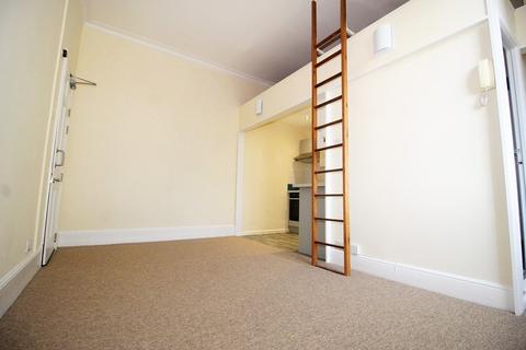 Studio to rent - Flat 8, 31 Pittville Lawn