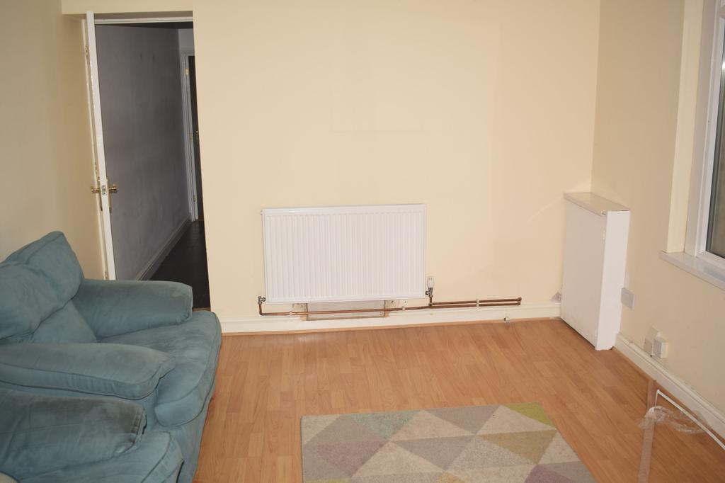 cardiff flat student 2 bedroom ground Lan Road, floor 1 Y  flat Pen pcm £575 Cardiff bed