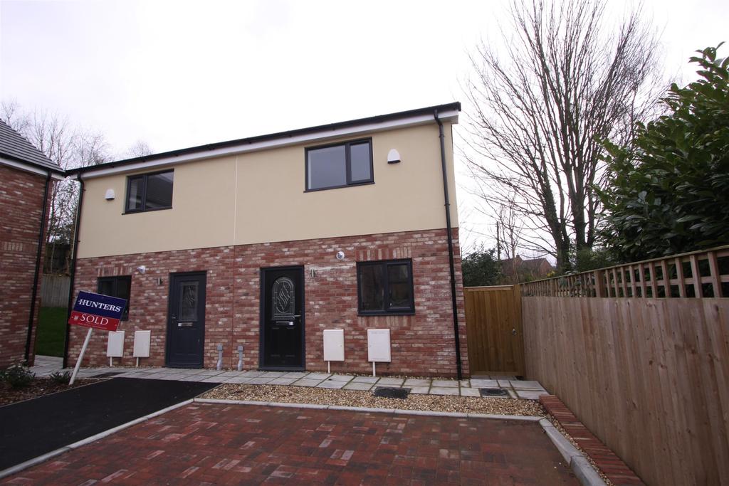 Jenner Davies Close, Bridgend, Stonehouse, GL10 2BH 2 bed semidetached