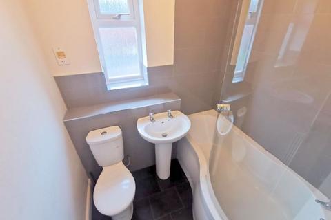 2 bedroom townhouse to rent, Borrowdale Close, Gamston, Nottingham, NG2 6PD