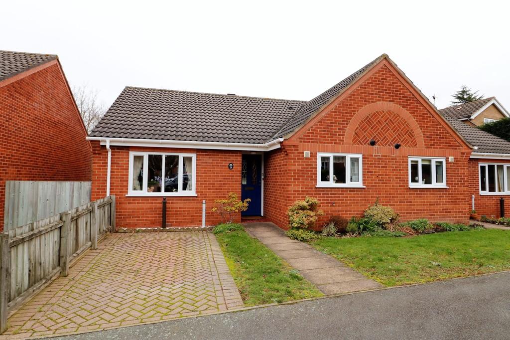 Warwick Way, AshbydelaZouch 2 bed semidetached bungalow £184,950