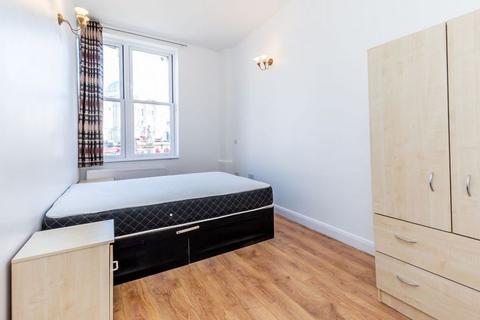 2 bedroom flat to rent, NW1