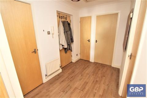 2 bedroom flat to rent - Monkwood Close, Romford