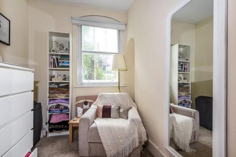 2 bedroom apartment to rent, Lutton Terrace,  Hampstead,  NW3