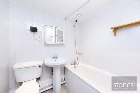 Studio to rent, Strathray Gardens, London, NW3