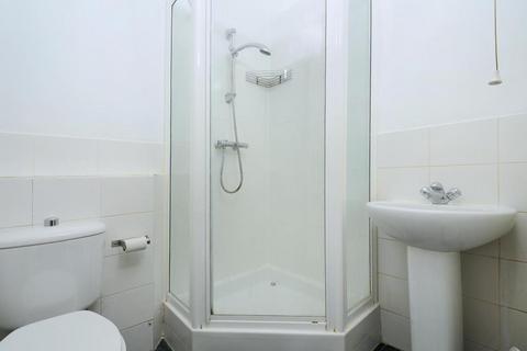1 bedroom flat to rent, Victoria Villas,  Richmond,  TW9