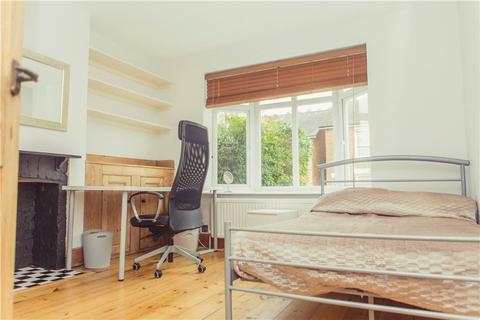 3 bedroom semi-detached house to rent, Ludlow Road, Guildford, Surrey, GU2
