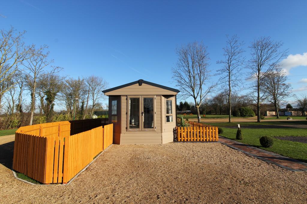 Grace Park, Blyton 2 bed mobile home for sale - £54,950