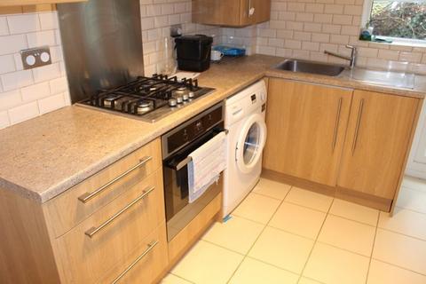 2 bedroom ground floor flat to rent, College Road, Harrow Weald