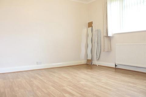 2 bedroom ground floor flat to rent, College Road, Harrow Weald