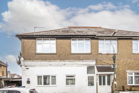 2 bedroom flat to rent, Wycliffe Road, Winton