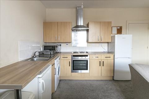 2 bedroom flat to rent, Wycliffe Road, Winton