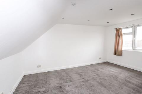 4 bedroom terraced house to rent, Westbury Avenue, Southall