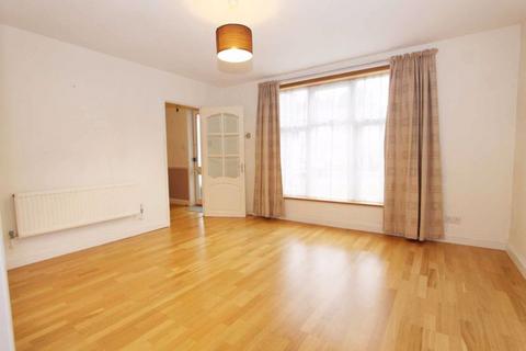 3 bedroom semi-detached house to rent, Gosling Close, Greenford