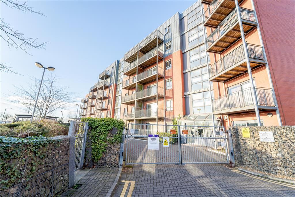 4 The Waterfront Manchester Sportcity M11 4au 2 Bed Apartment Image 1 Of 22