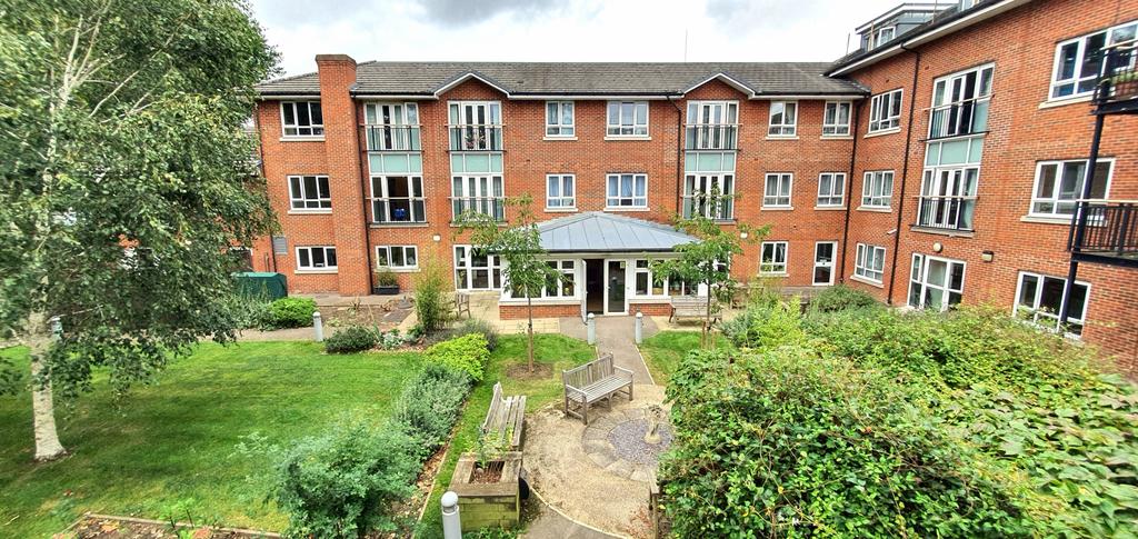 1 Bedroom Retirement Flat in Goodwin Court for Sa