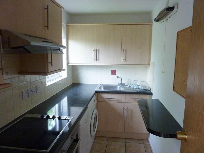 Hellyer Way, Bourne End Studio £725 pcm (£167 pw)