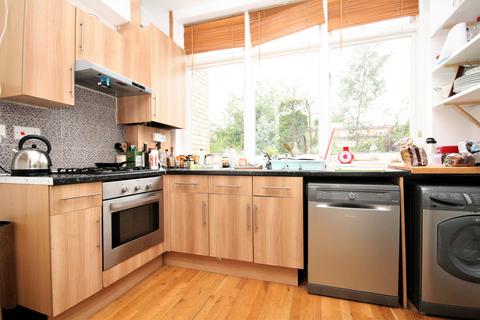 2 bedroom flat to rent, Hartham road, Holloway