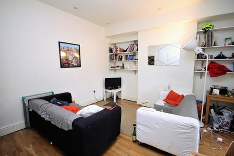 2 bedroom flat to rent, Hartham road, Holloway