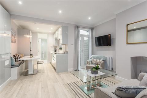 1 bedroom flat for sale, Burlington Gardens, Burlington Road, Fulham, SW6