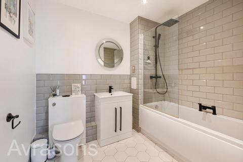 2 bedroom apartment to rent, BOURBON ROAD, OVAL