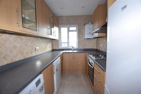 2 bedroom apartment to rent, Edgware Court, Edgware