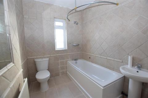 2 bedroom apartment to rent, Edgware Court, Edgware