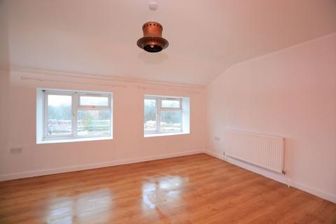 2 bedroom barn conversion to rent, Seven Hills Road, Iver