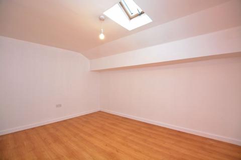 2 bedroom barn conversion to rent, Seven Hills Road, Iver