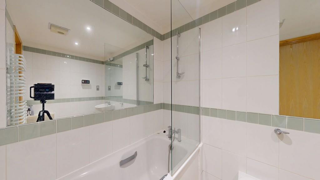 Family Bathroom - Angle 2
