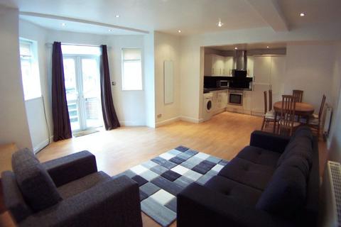 3 bedroom flat to rent, Bainbrigge Road, Leeds