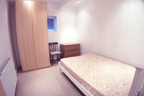 3 bedroom flat to rent, Bainbrigge Road, Leeds