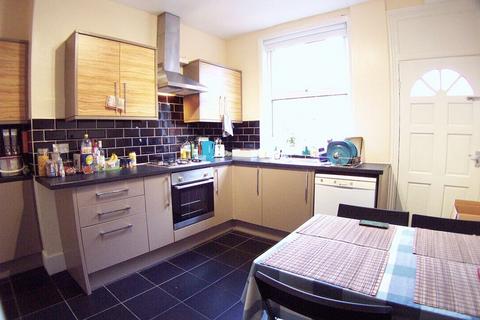 4 bedroom terraced house to rent, Welton Grove, Hyde Park, Leeds