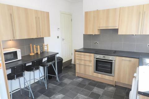 3 bedroom terraced house to rent, Vicarage Place, Kirkstall, Leeds