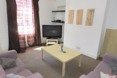 3 bedroom terraced house to rent, Vicarage Place, Kirkstall, Leeds