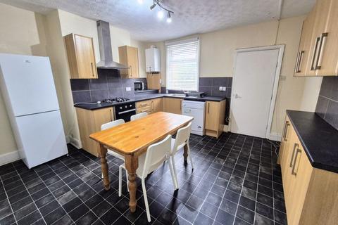 4 bedroom terraced house to rent, Mayville Road, Hyde Park, Leeds