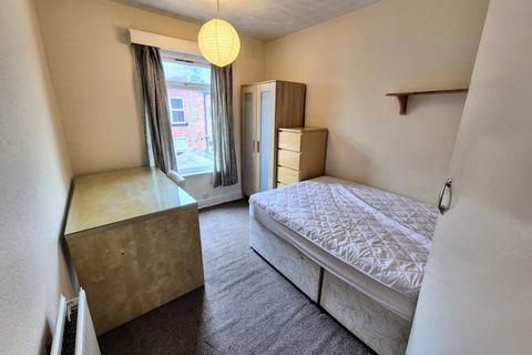 4 bedroom terraced house to rent, Mayville Road, Hyde Park, Leeds