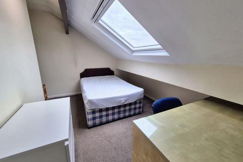 4 bedroom terraced house to rent, Mayville Road, Hyde Park, Leeds