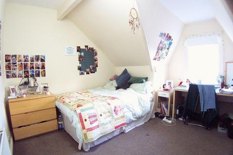 4 bedroom terraced house to rent, Manor Drive, Headingley, Leeds