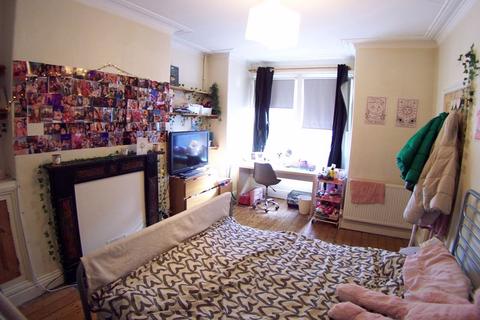 3 bedroom terraced house to rent, Pearson Terrace, Hyde Park, Leeds