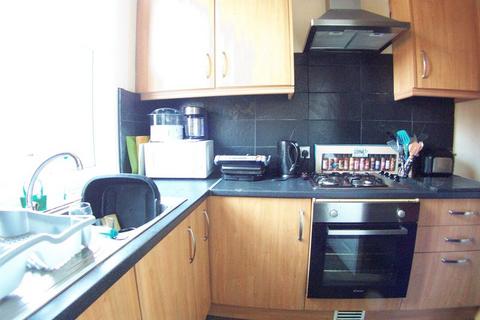 3 bedroom terraced house to rent, Beechwood View, Burley, Leeds