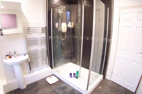 3 bedroom terraced house to rent, Beechwood View, Burley, Leeds