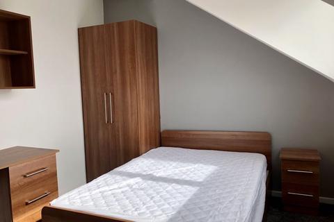 4 bedroom terraced house to rent, Newport View, Headingley, Leeds